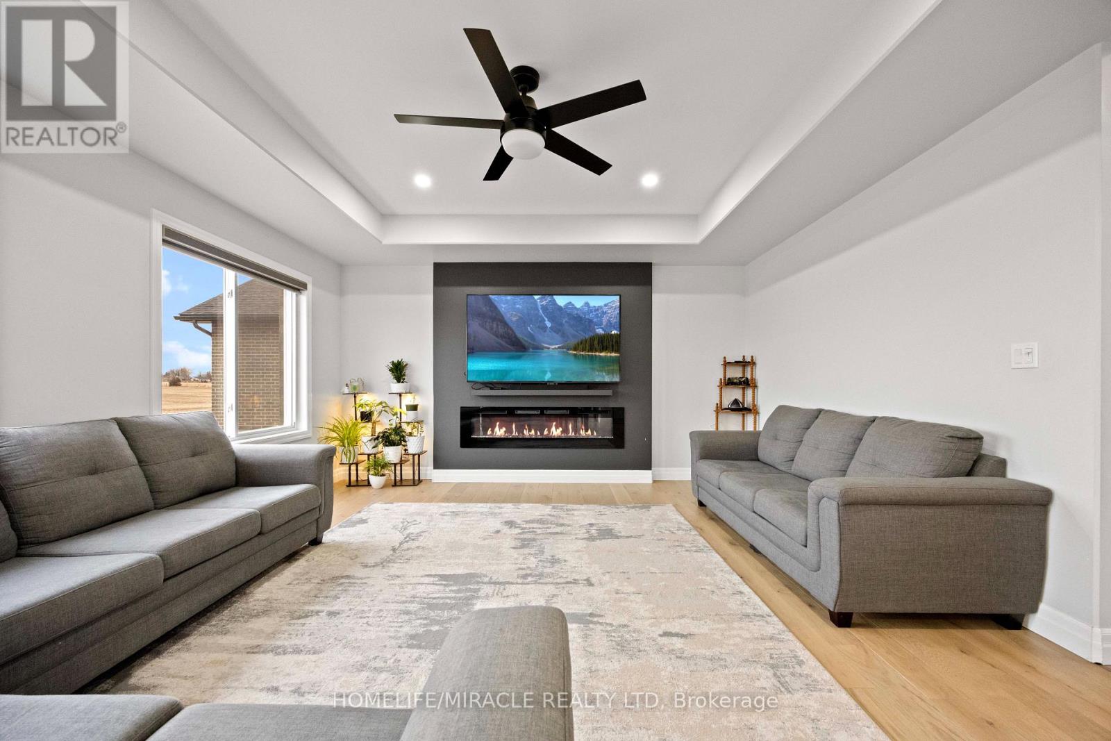 61 RAYCROFT DRIVE - 13