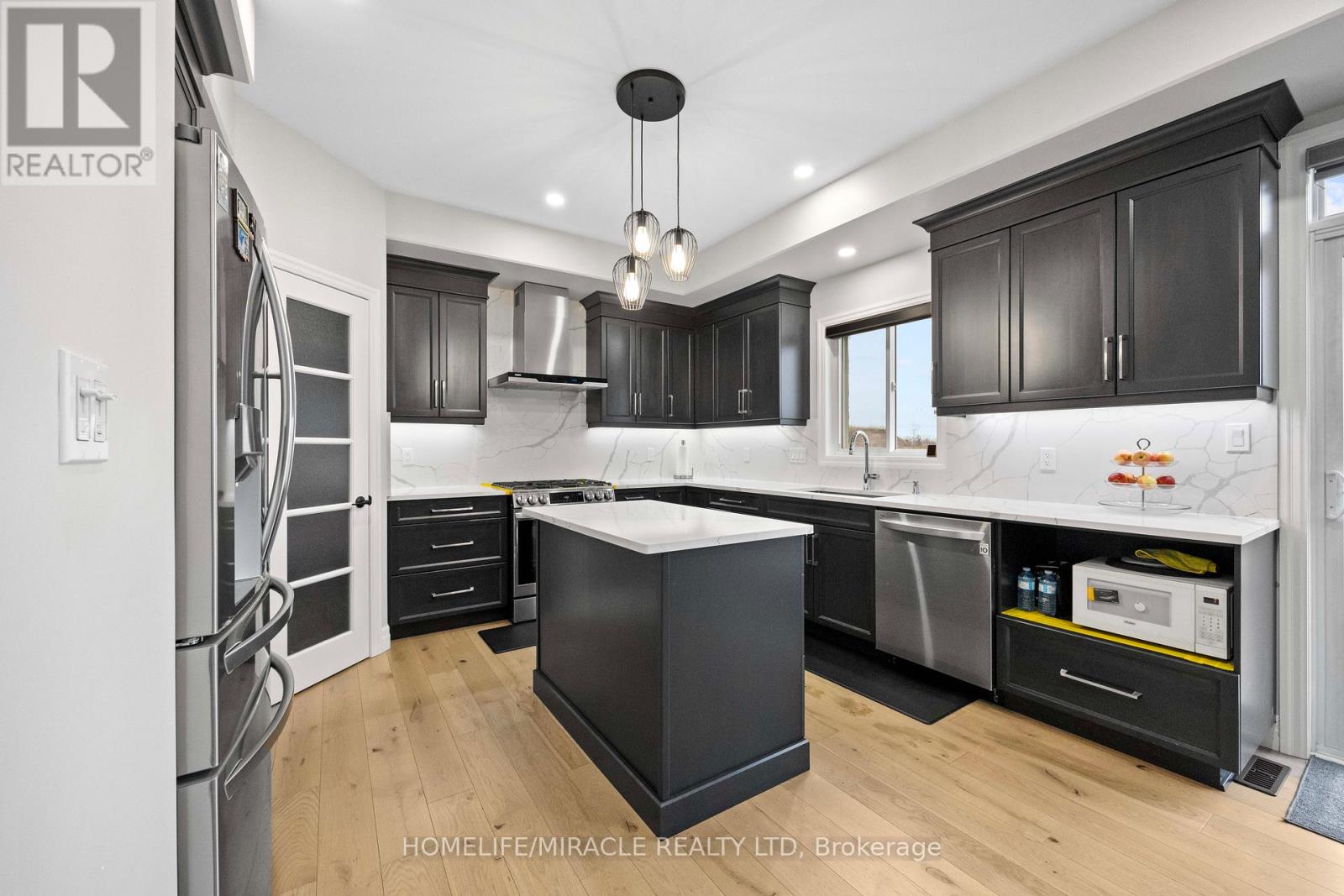 61 RAYCROFT DRIVE - 18