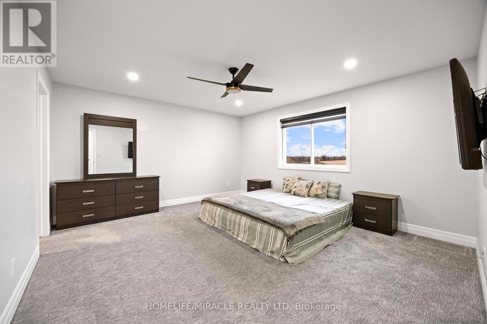 61 RAYCROFT DRIVE - 32