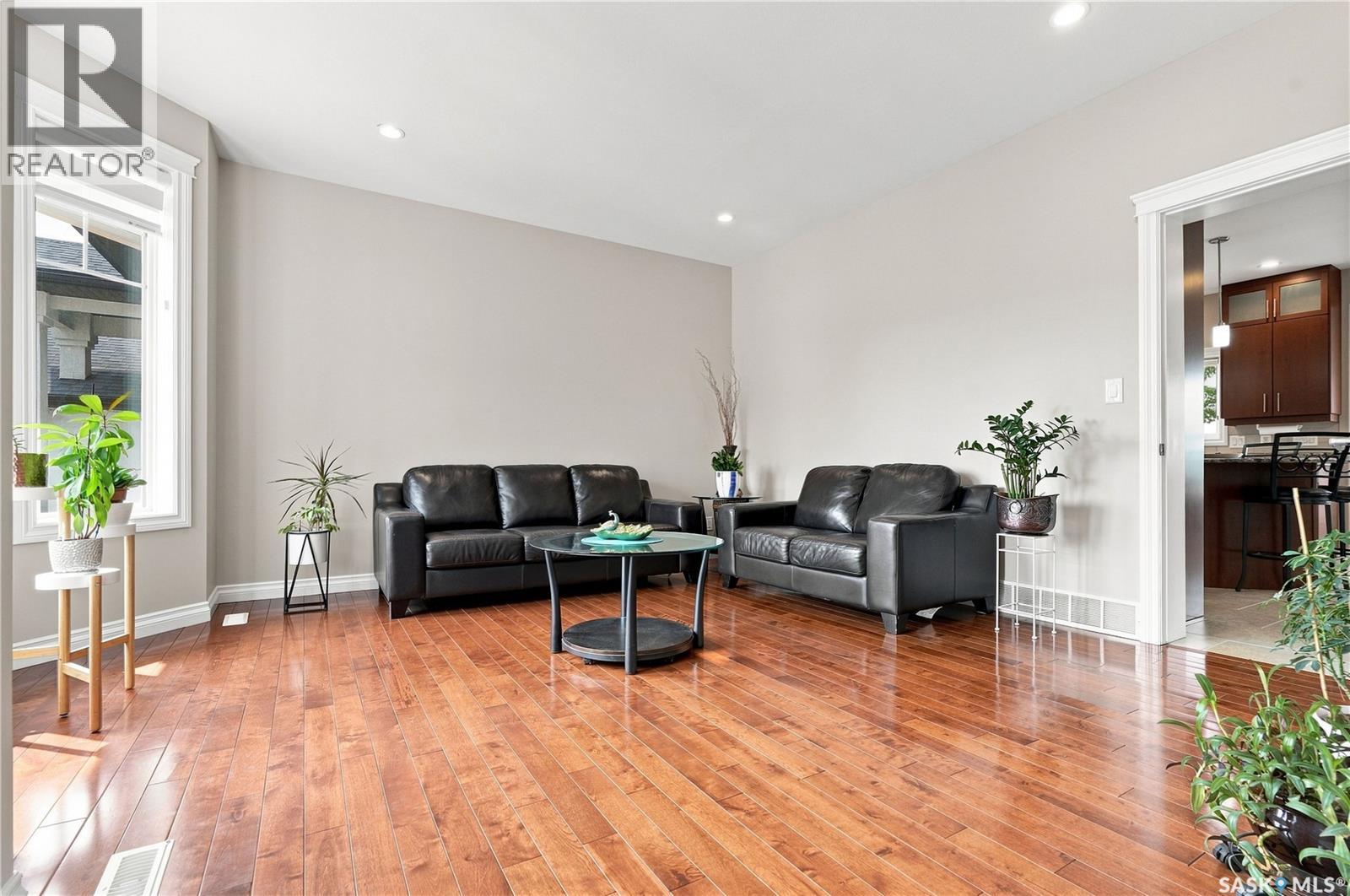 315 Waters CRESCENT - Image 11
