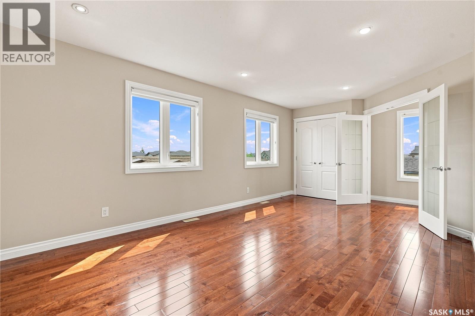 315 Waters CRESCENT - Image 35