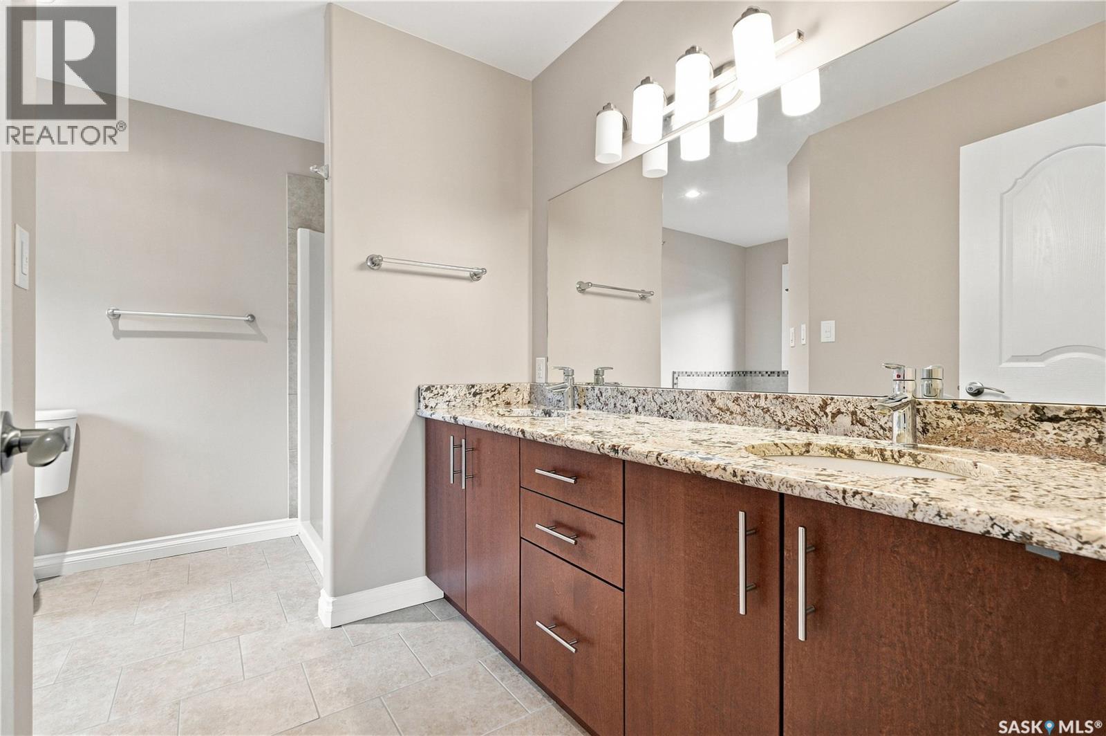 315 Waters CRESCENT - Image 40