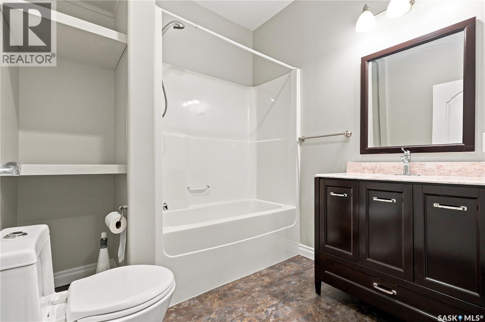 315 Waters CRESCENT - Image 64