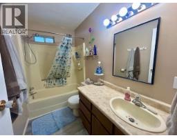 5735 Gairdner Crescent, Fort Nelson, BC V0C1R0 Photo 11