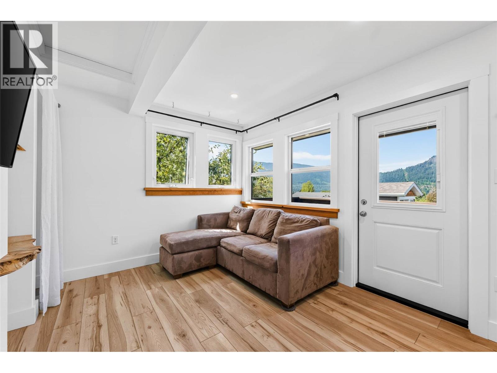 707 FIFTH Street - Image 24