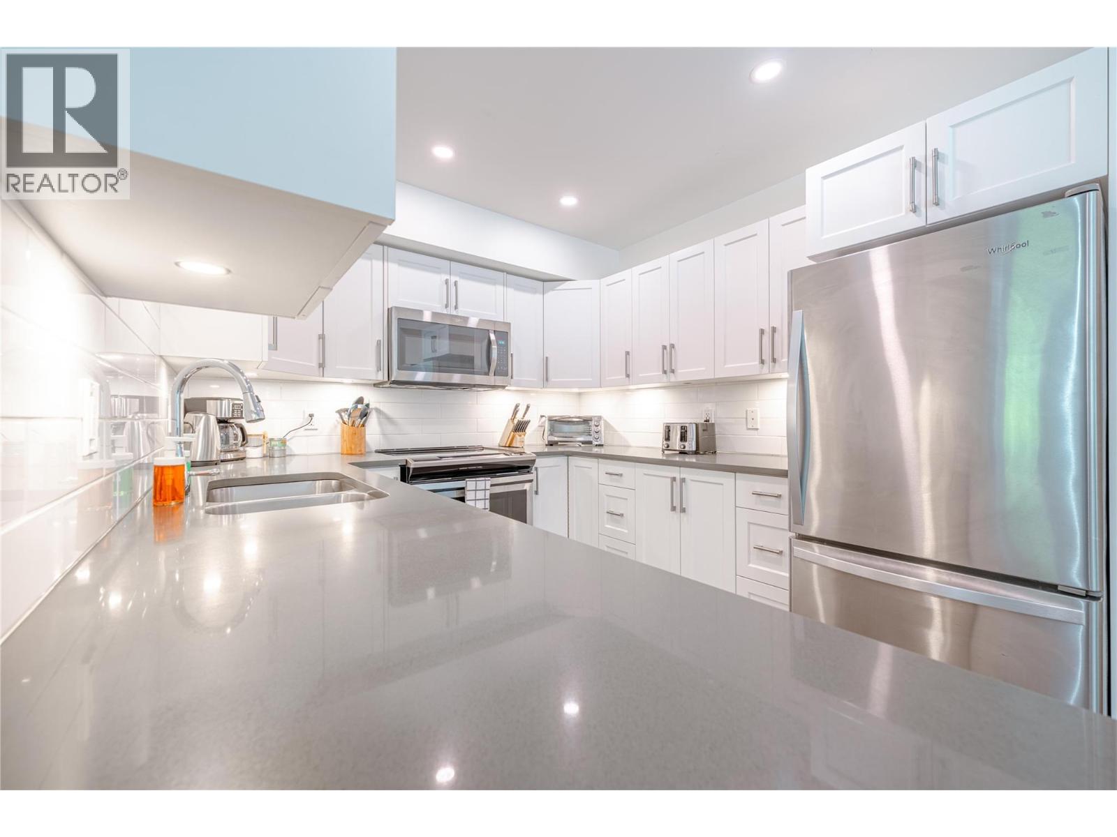 #4100 1901 Nels Nelson Crescent - 15
