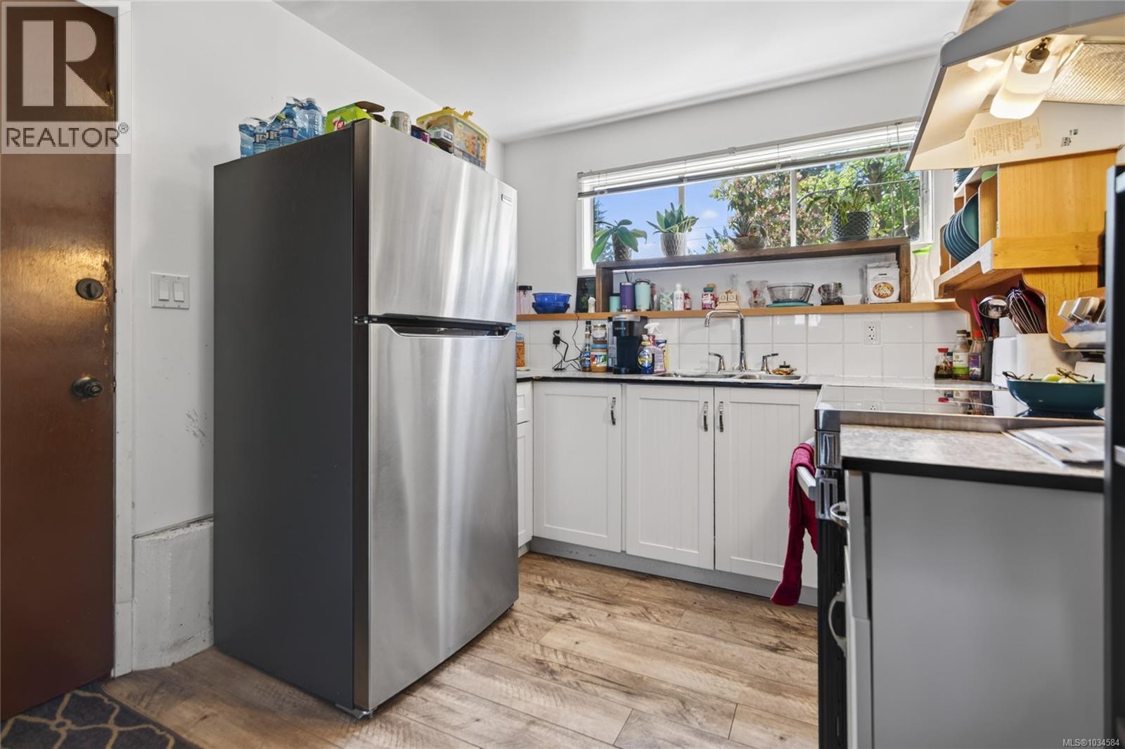 1820 Treelane Rd - Image 24