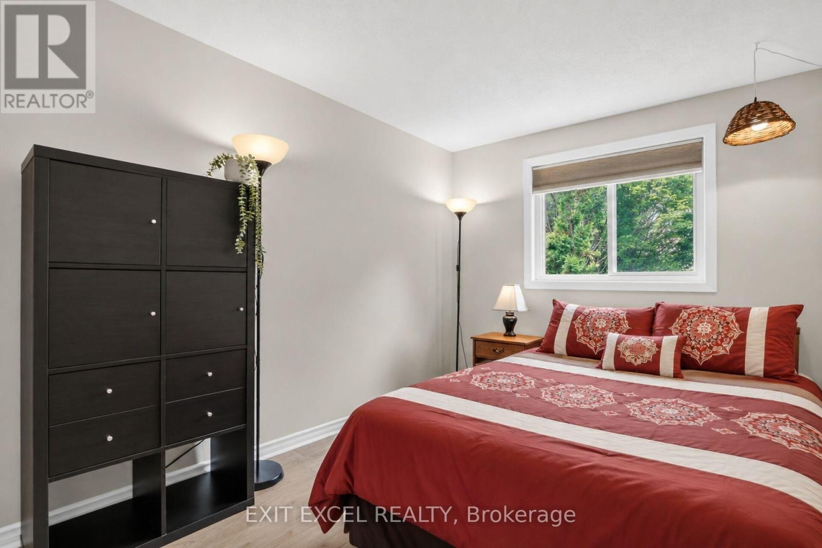 34A FORESTER CRESCENT - 14