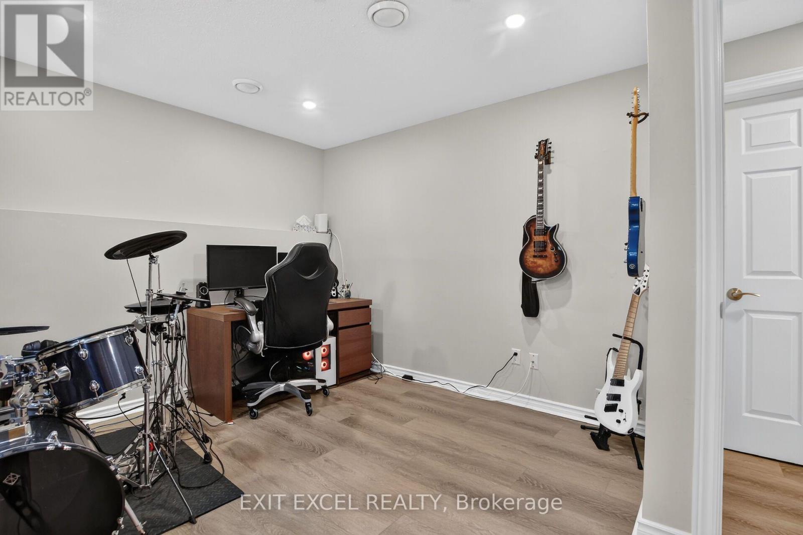 34A FORESTER CRESCENT - 20