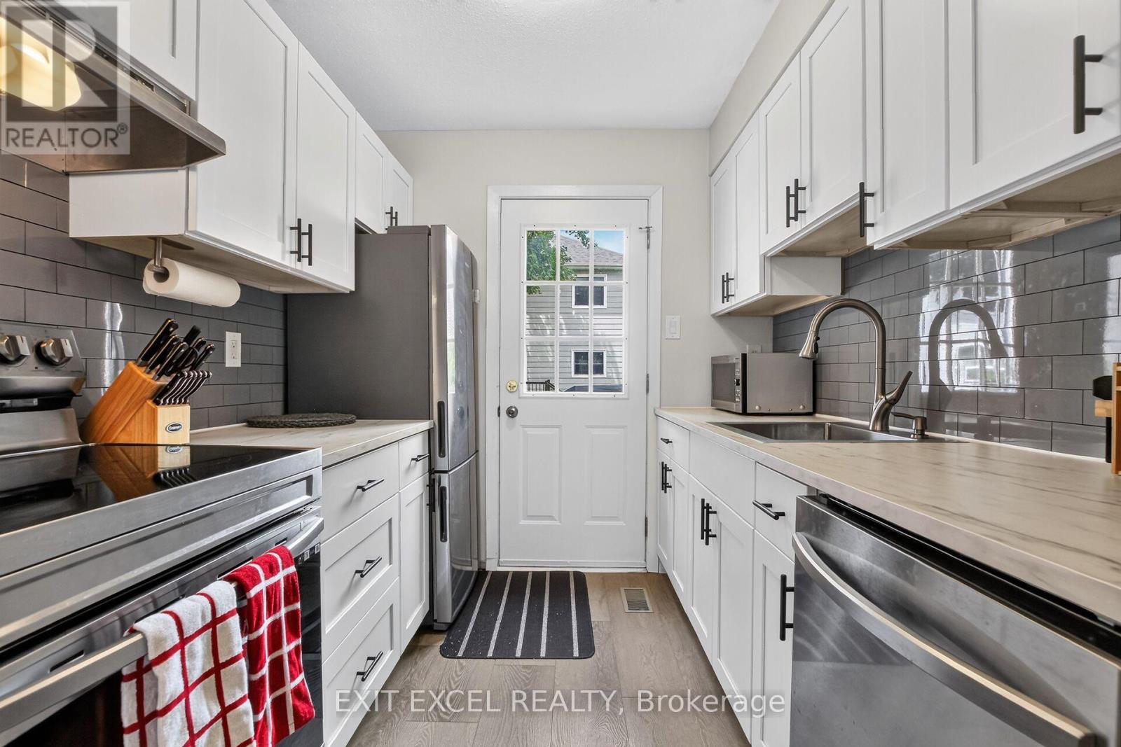 34A FORESTER CRESCENT - 6