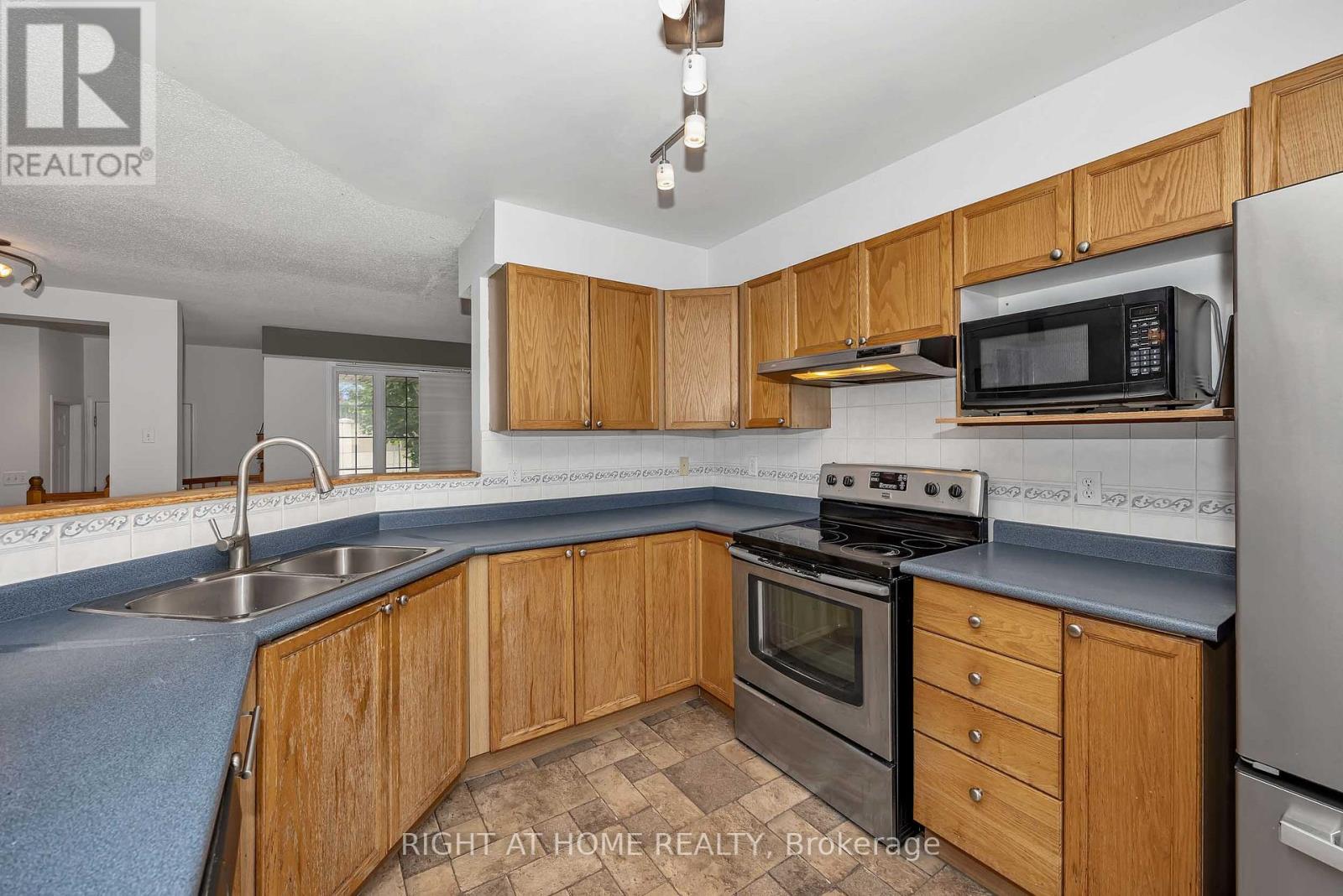 3 Bed, 3 Bath House for Rent in Ottawa – 1 KINCARDINE DRIVE, Ottawa – MLS# X13600166 - Image 11