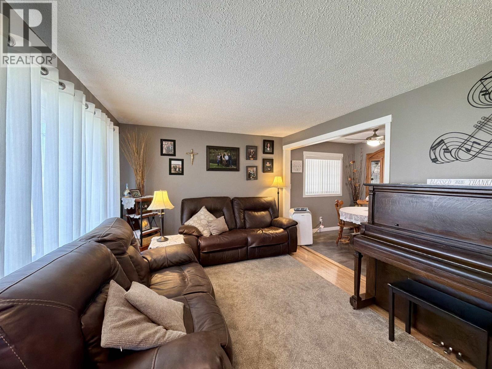 13 NADINA CRESCENT - 27