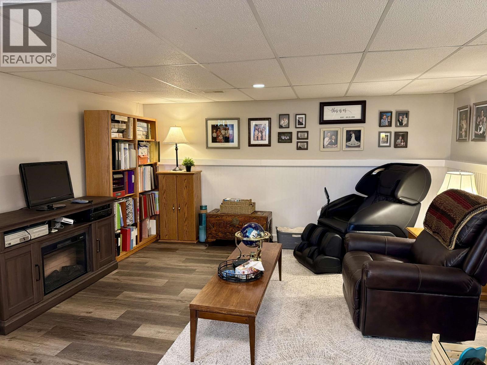 13 NADINA CRESCENT - 37