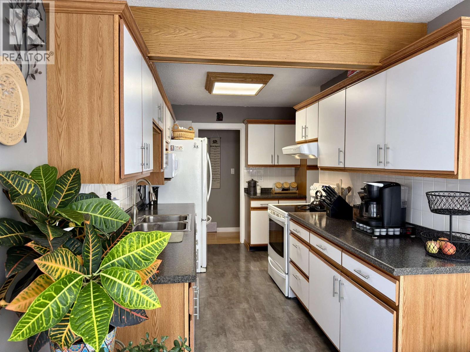 13 NADINA CRESCENT - 8