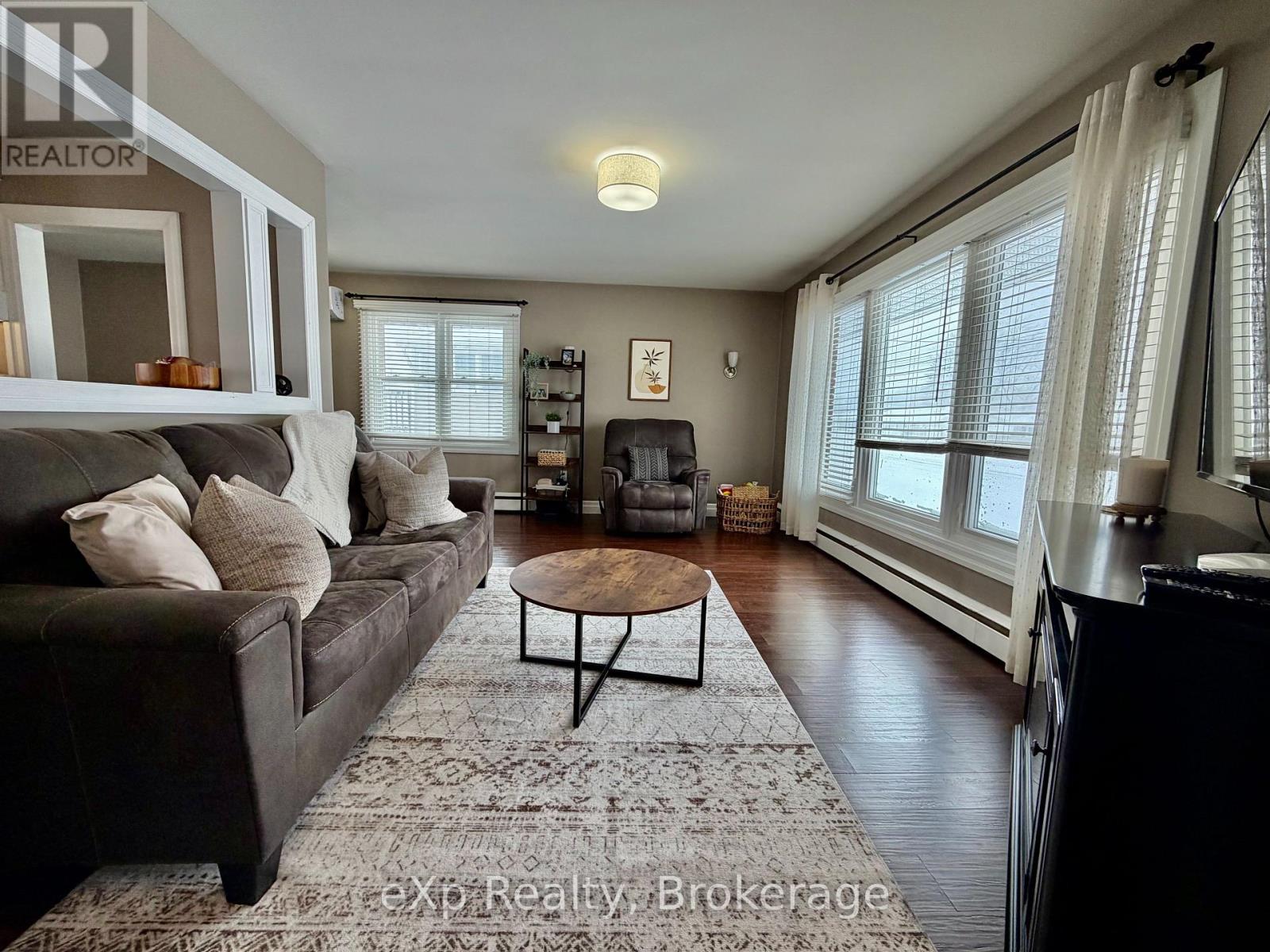 13 BROWNS AVENUE - Image 3