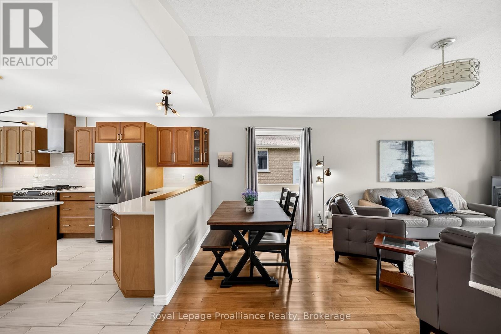 22 IROQUOIS AVENUE - Image 11