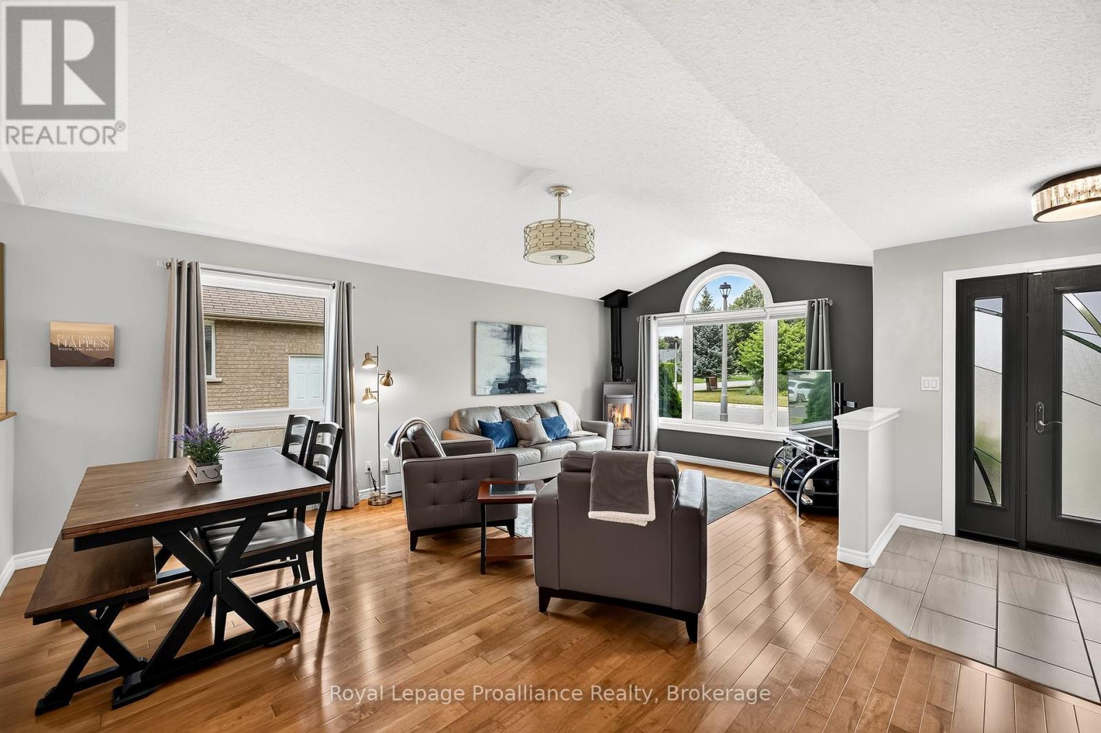 22 IROQUOIS AVENUE - Image 13