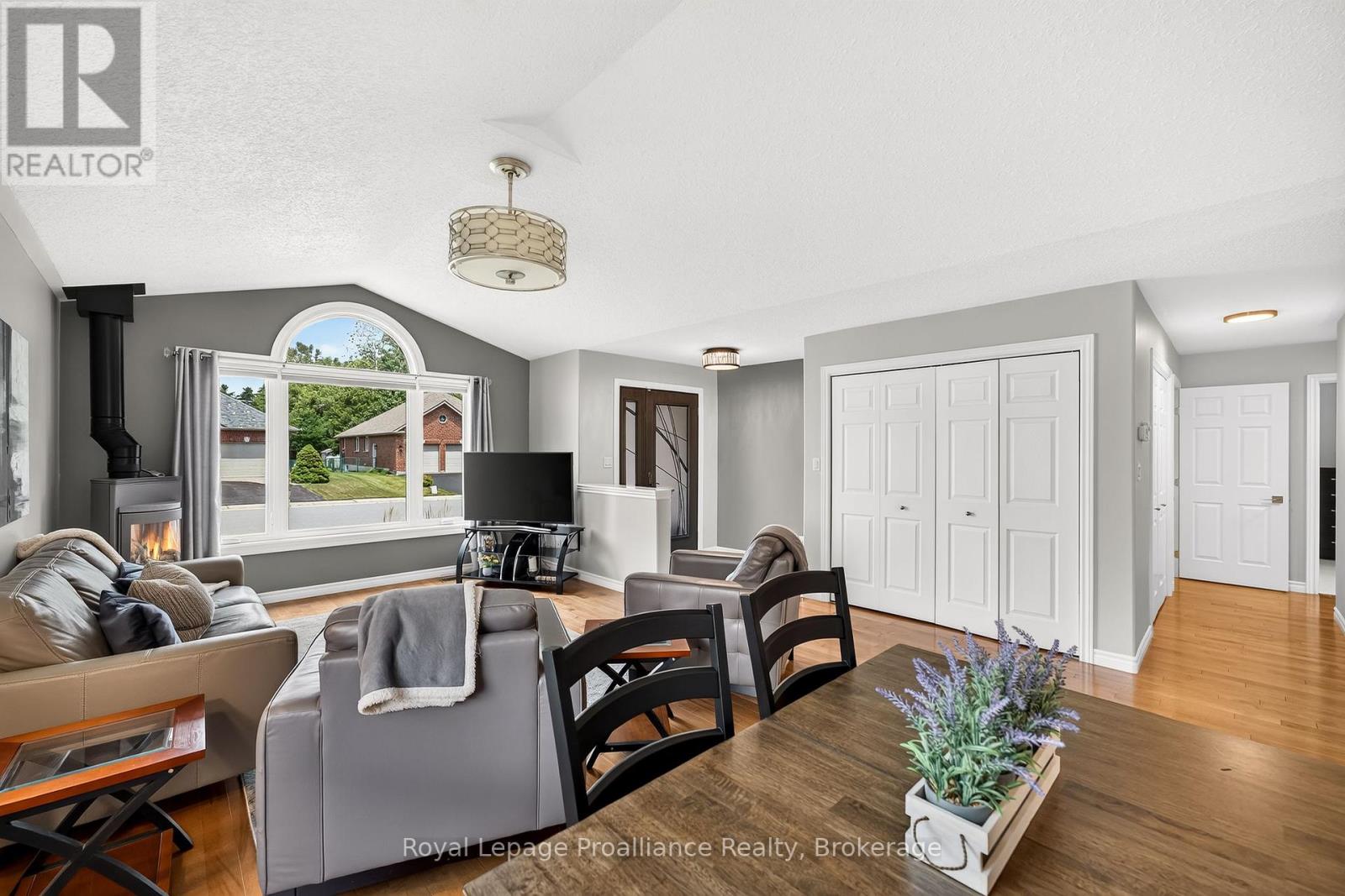 22 IROQUOIS AVENUE - Image 15