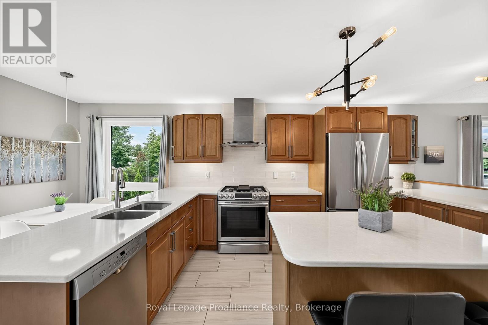 22 IROQUOIS AVENUE - Image 20