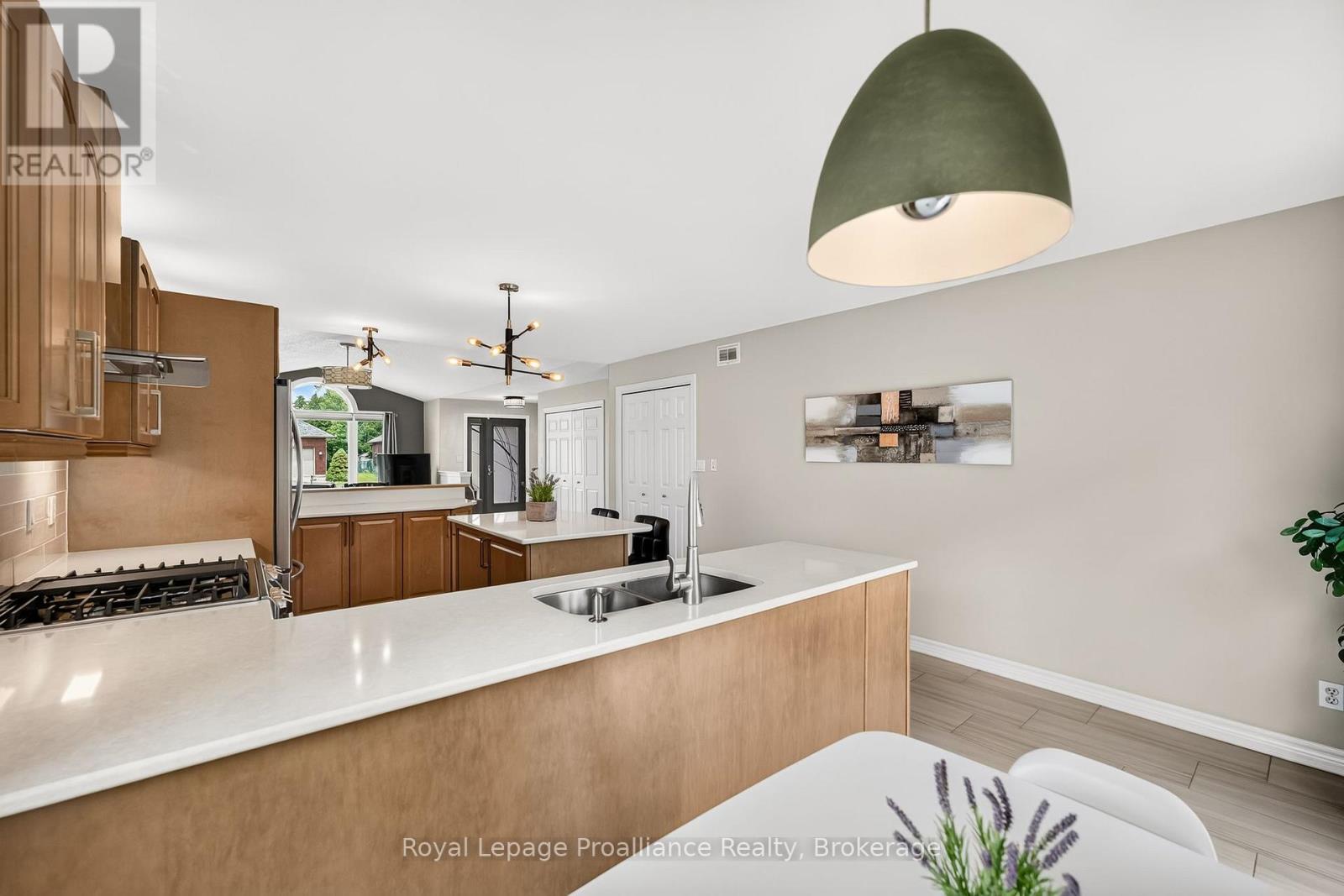 22 IROQUOIS AVENUE - Image 22