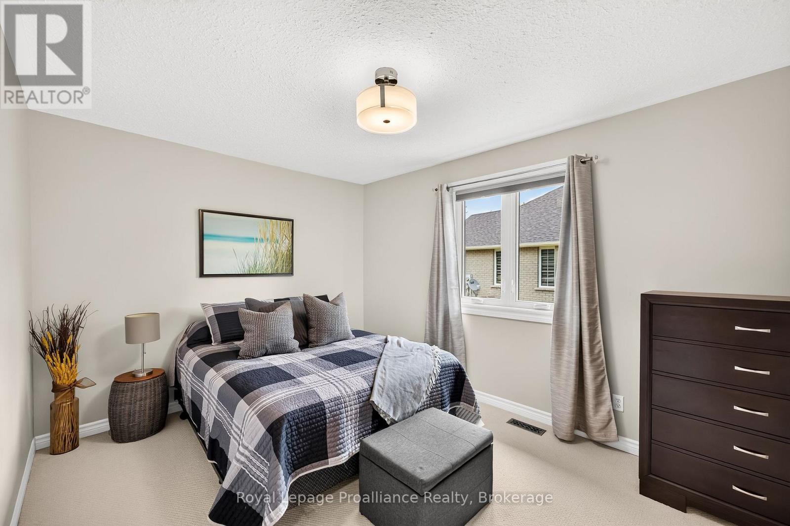 22 IROQUOIS AVENUE - Image 28