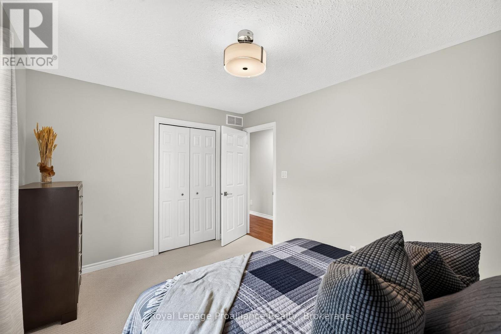22 IROQUOIS AVENUE - Image 29
