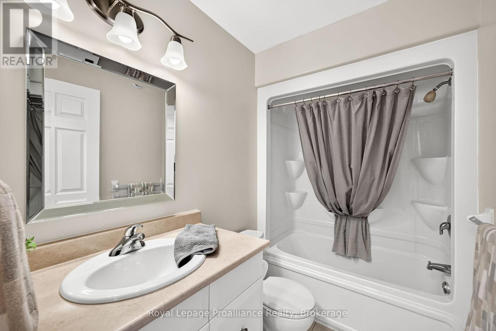 22 IROQUOIS AVENUE - Image 30