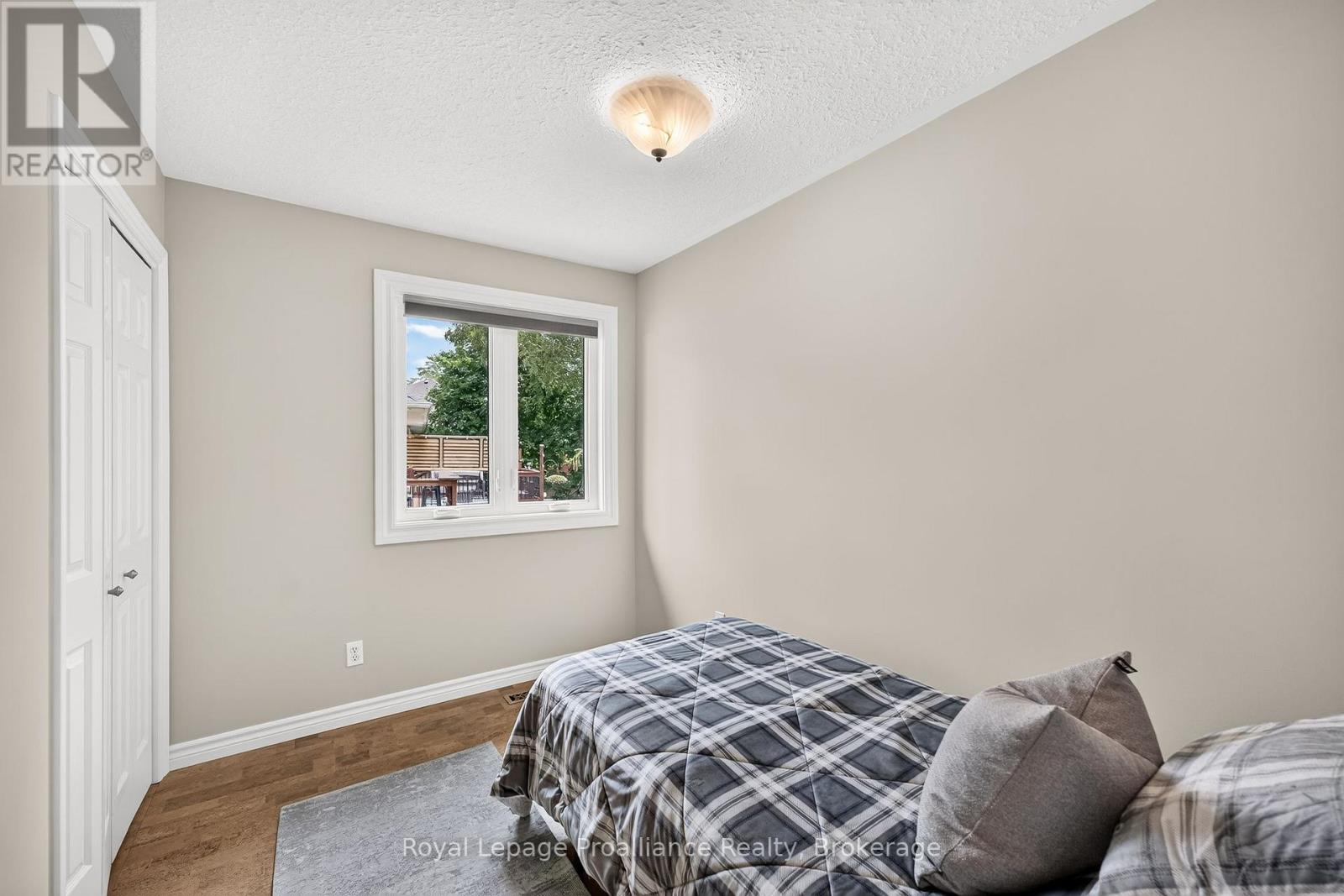 22 IROQUOIS AVENUE - Image 31