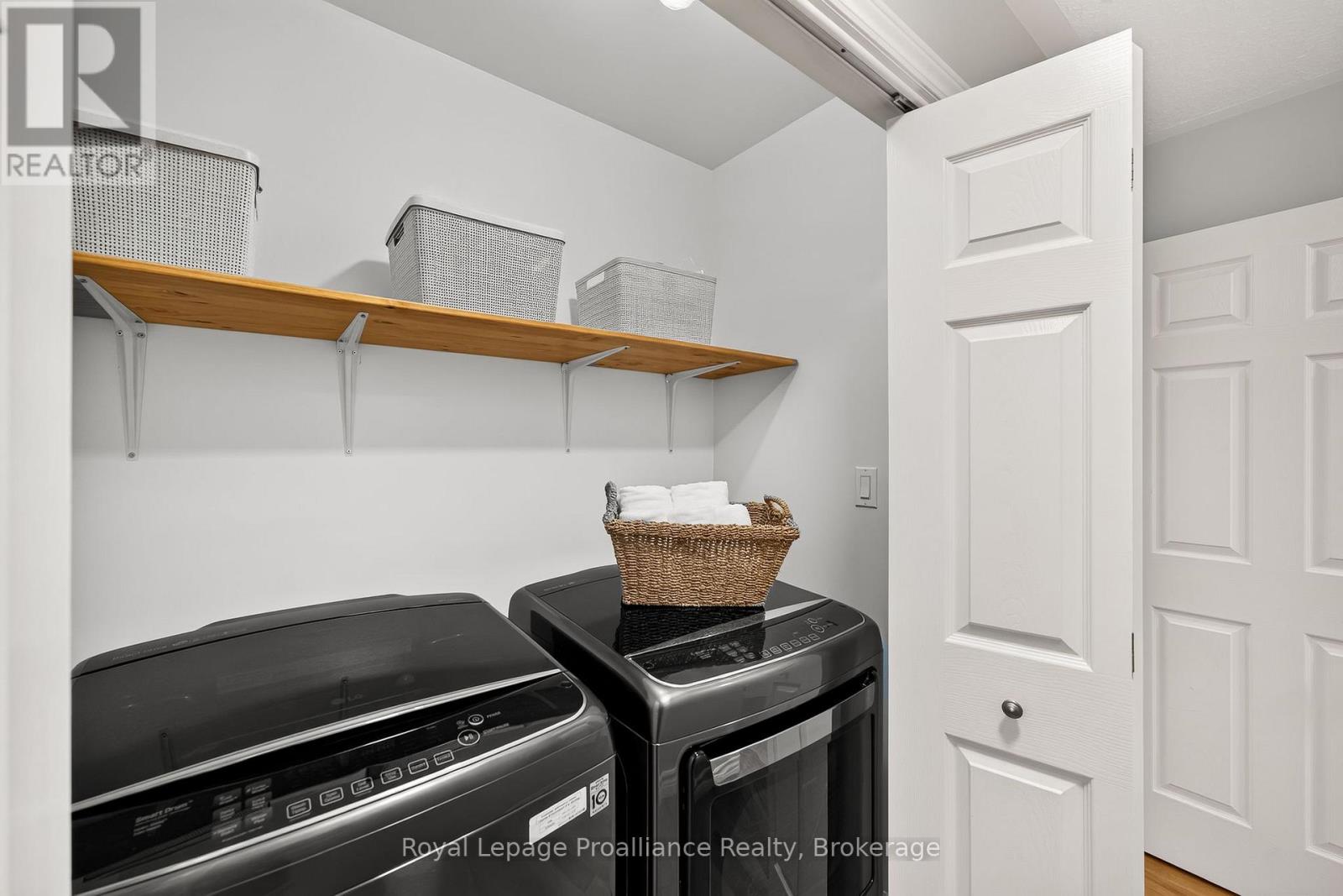 22 IROQUOIS AVENUE - Image 32