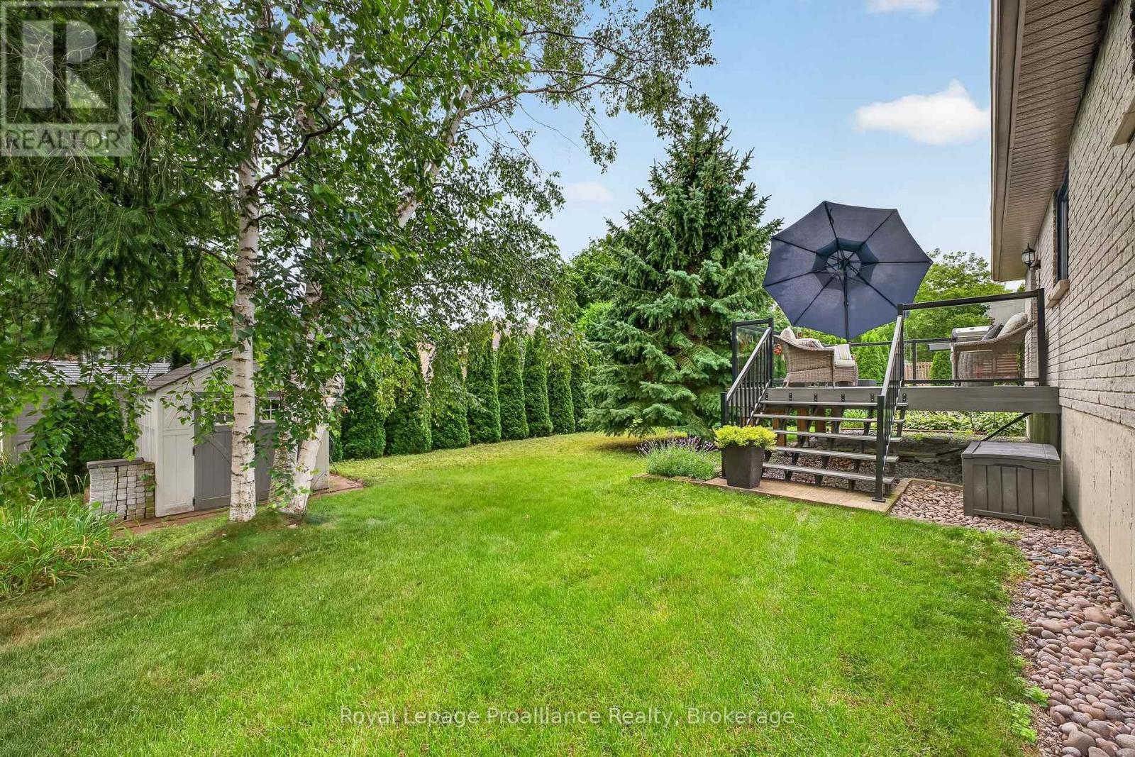 22 IROQUOIS AVENUE - Image 35