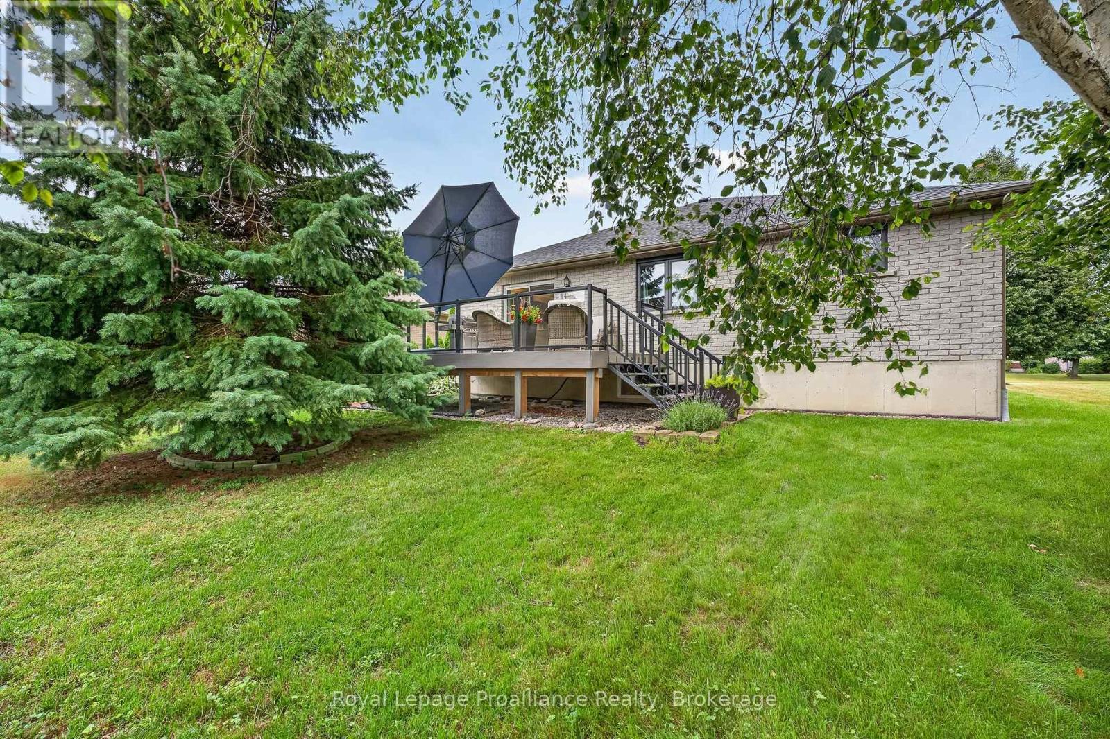 22 IROQUOIS AVENUE - Image 36