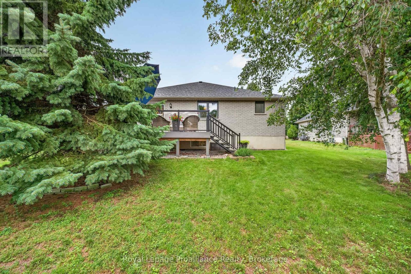 22 IROQUOIS AVENUE - Image 37