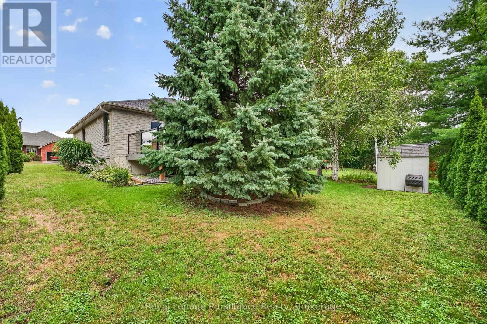 22 IROQUOIS AVENUE - Image 38