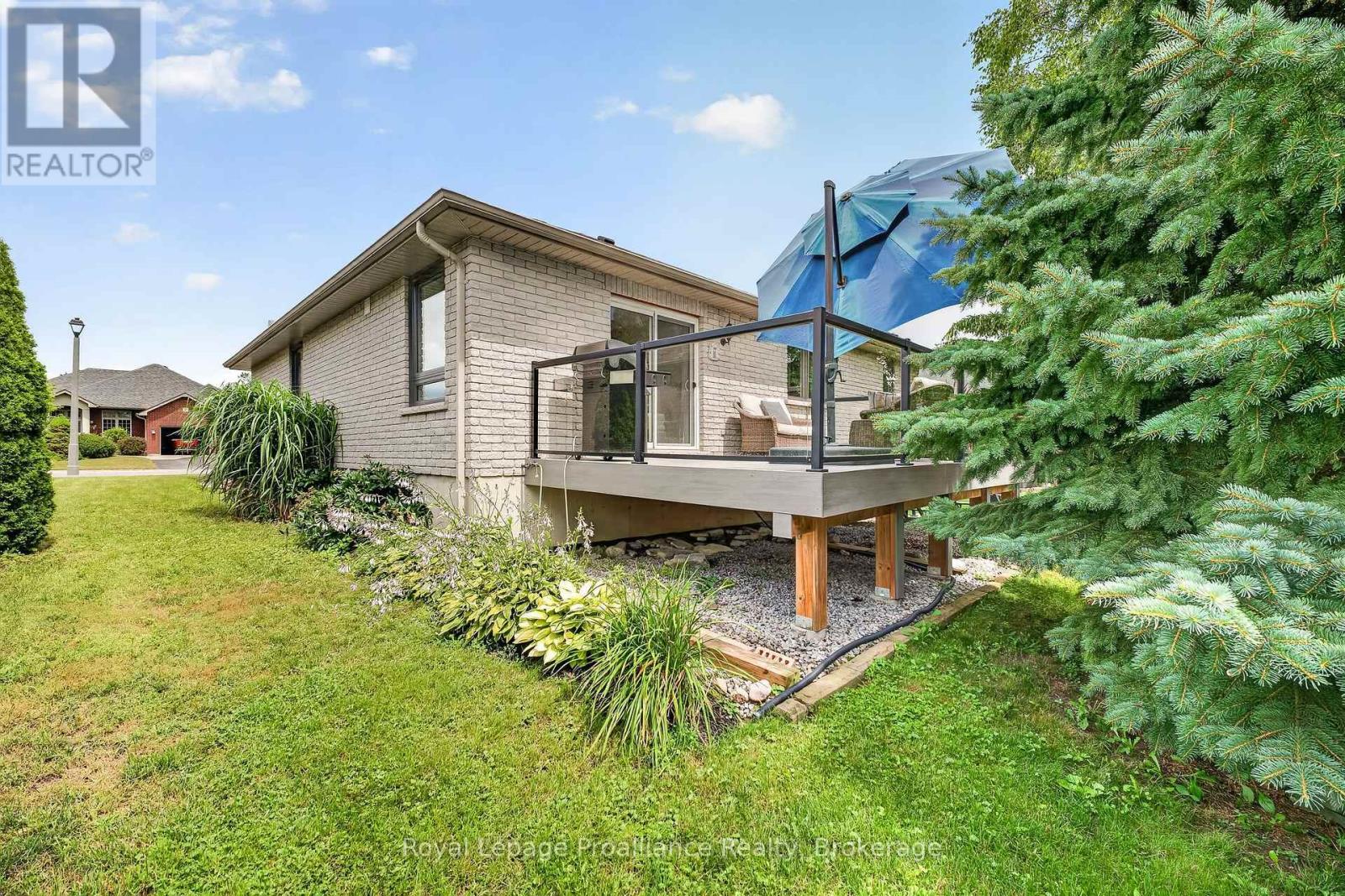 22 IROQUOIS AVENUE - Image 39