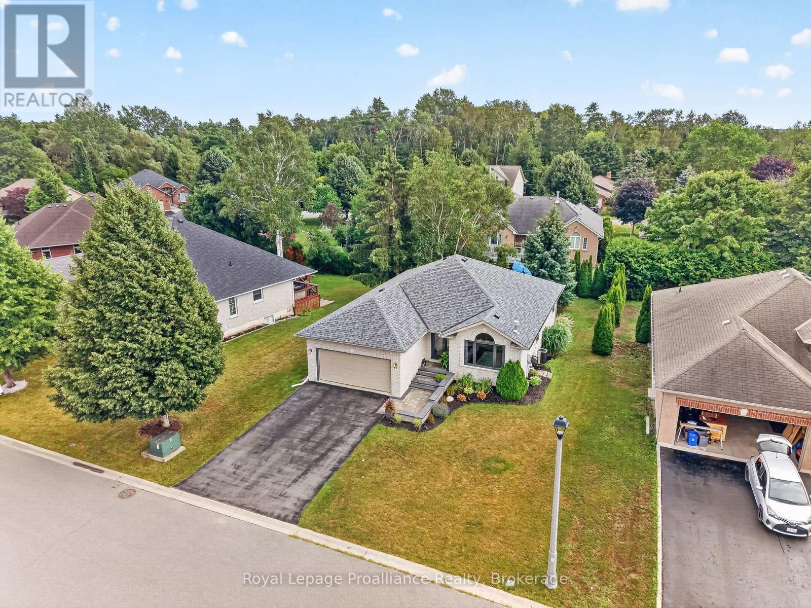 22 IROQUOIS AVENUE - Image 4