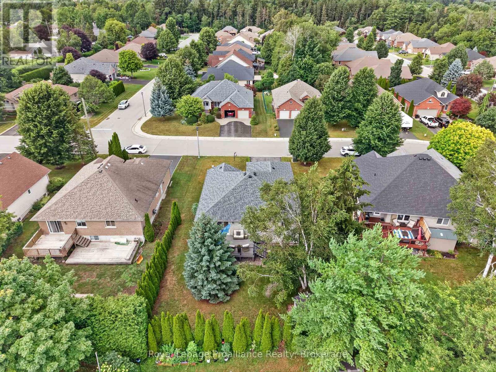 22 IROQUOIS AVENUE - Image 41