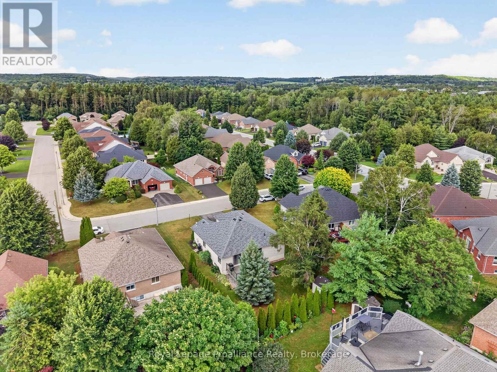 22 IROQUOIS AVENUE - Image 42