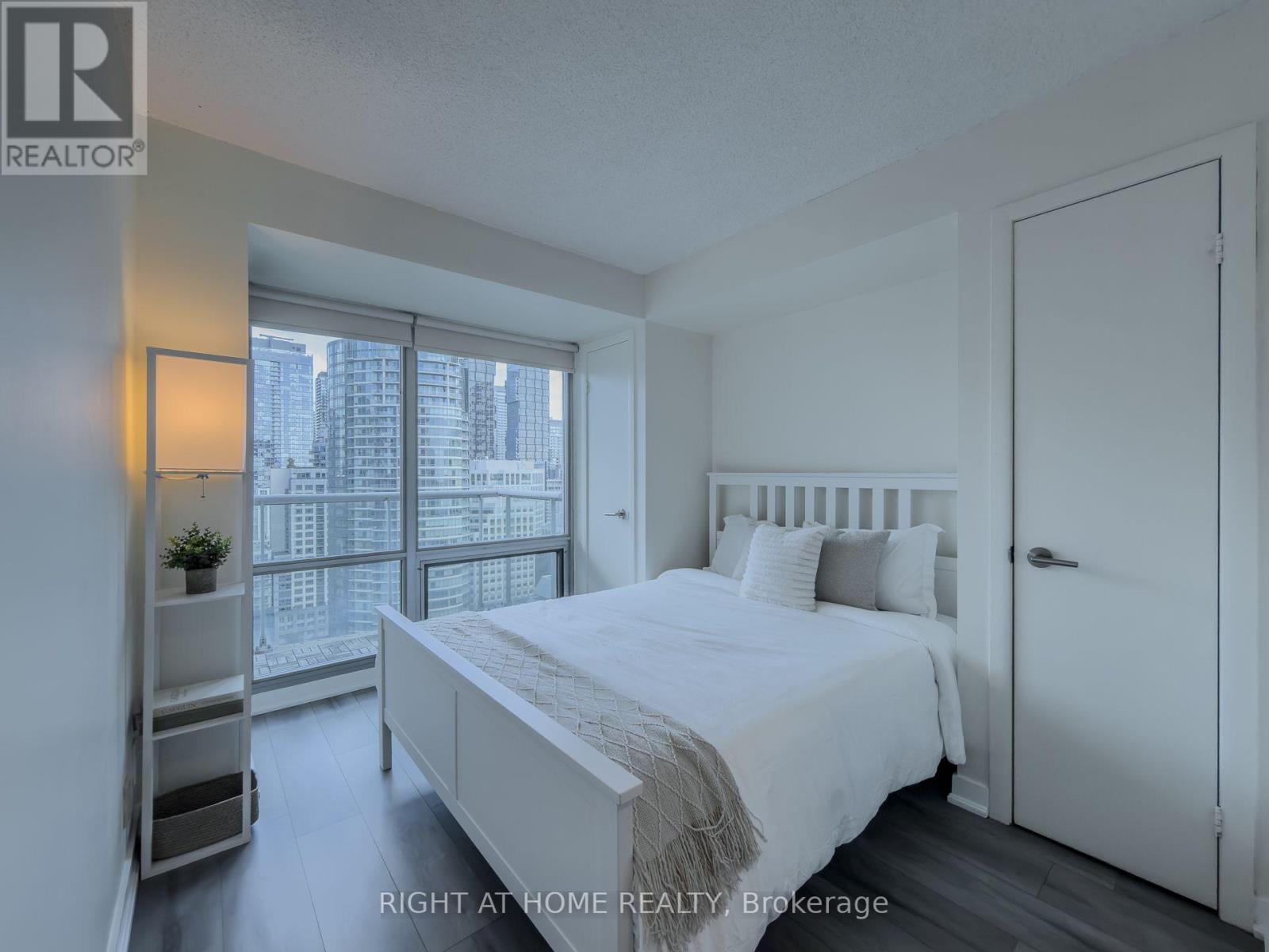 #2611 81 NAVY WHARF COURT - 14