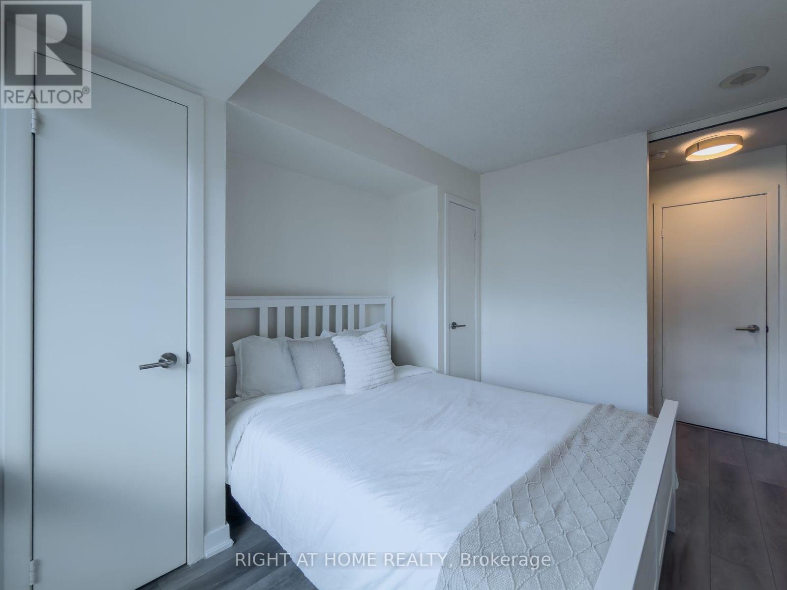 #2611 81 NAVY WHARF COURT - 15