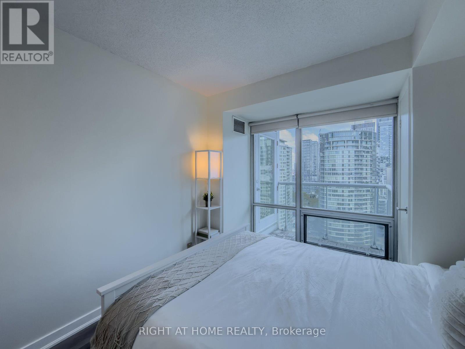 #2611 81 NAVY WHARF COURT - 16