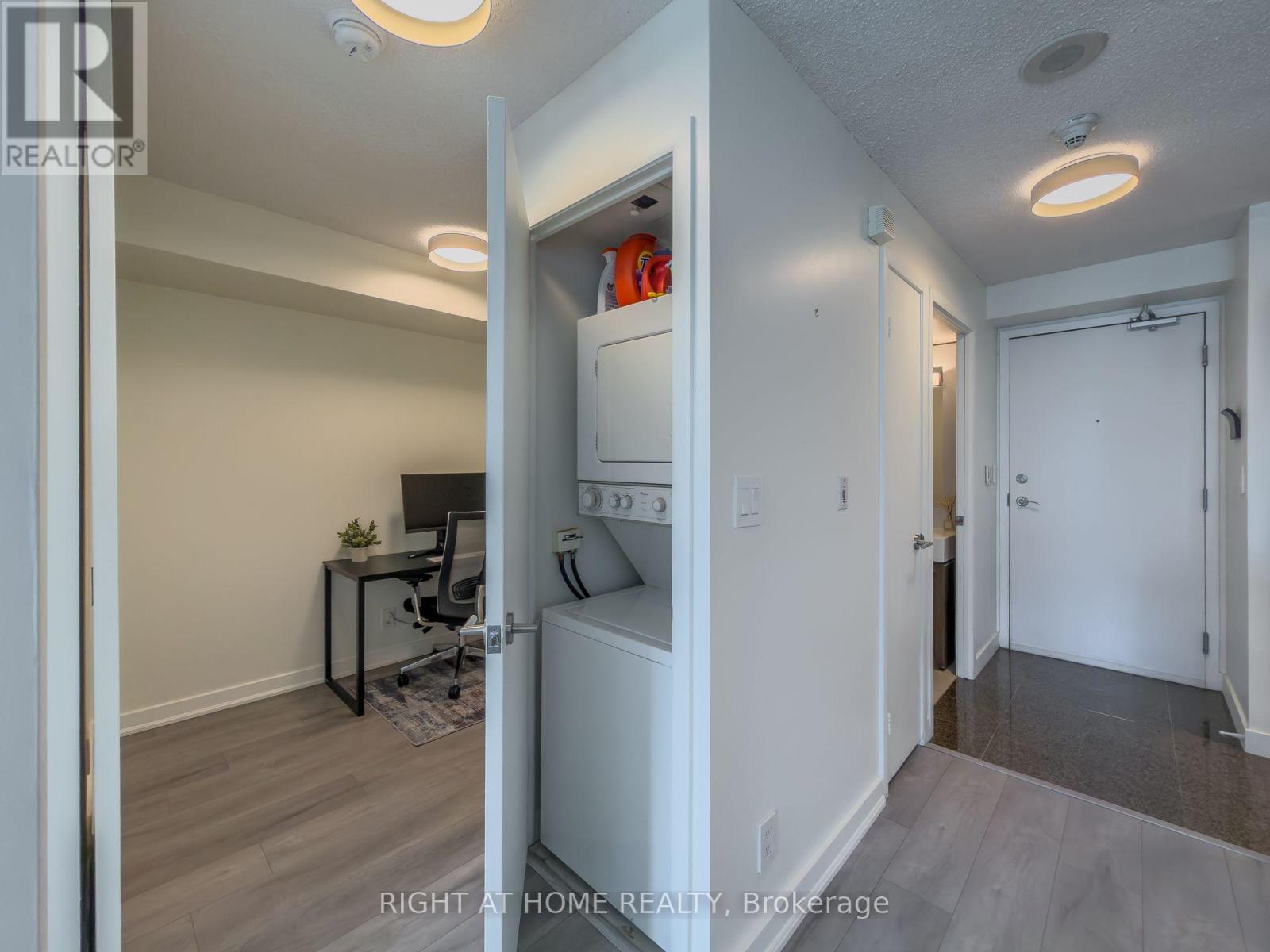 #2611 81 NAVY WHARF COURT - 21