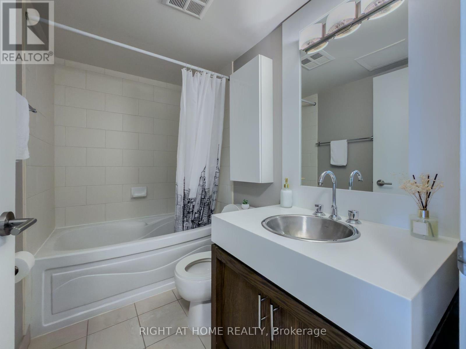 #2611 81 NAVY WHARF COURT - 22