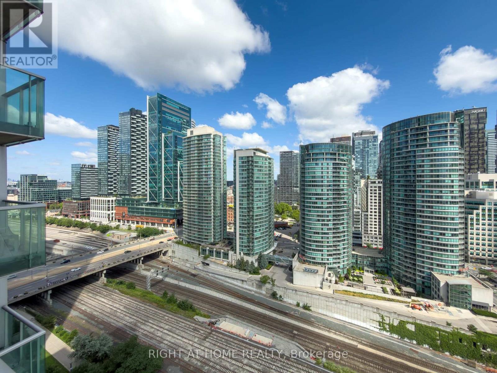 #2611 81 NAVY WHARF COURT - 25