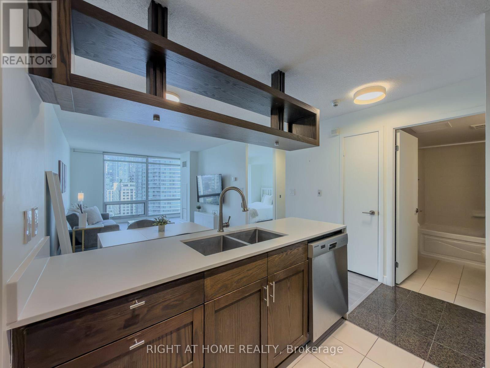 #2611 81 NAVY WHARF COURT - 3