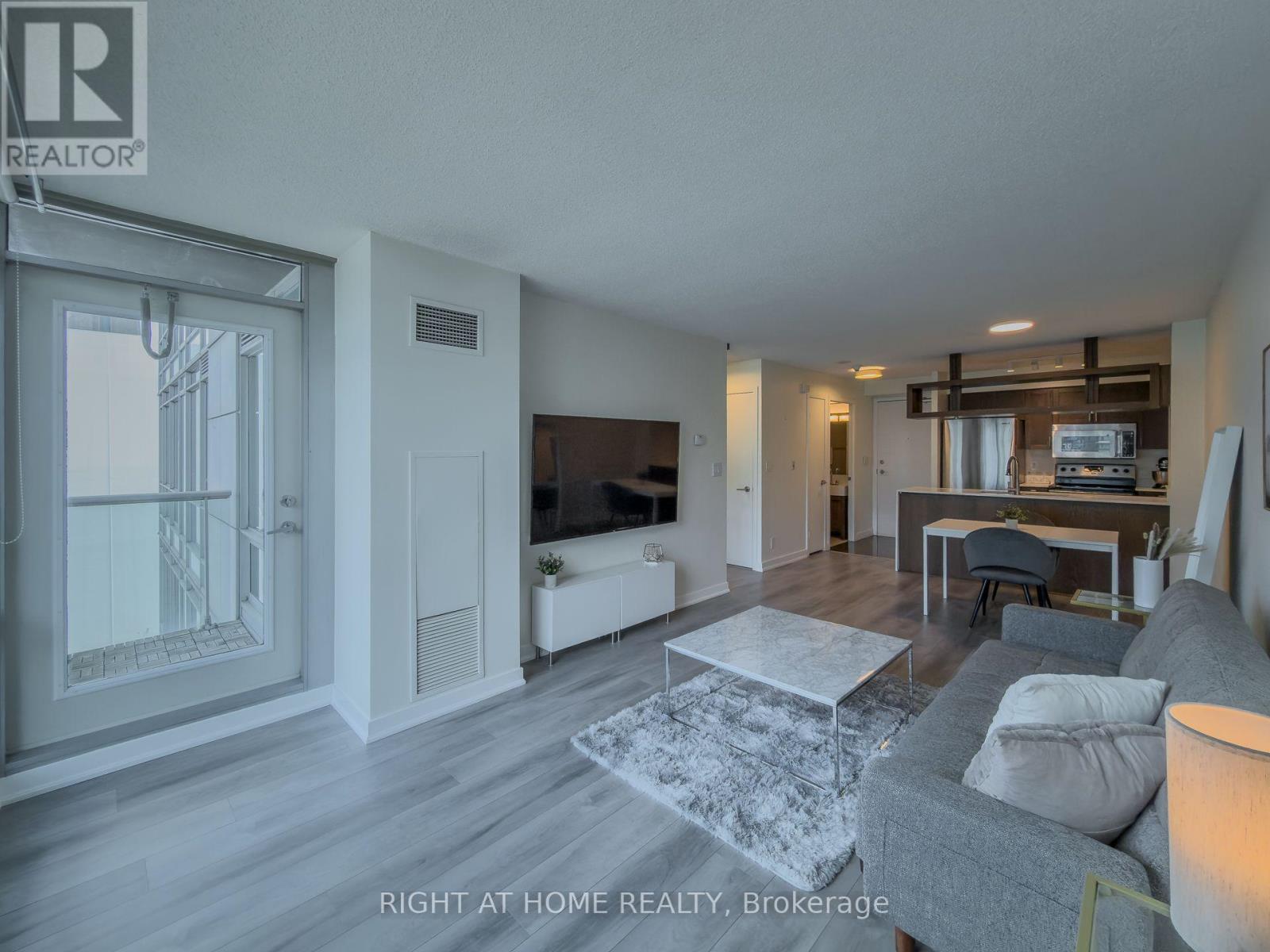 #2611 81 NAVY WHARF COURT - 4
