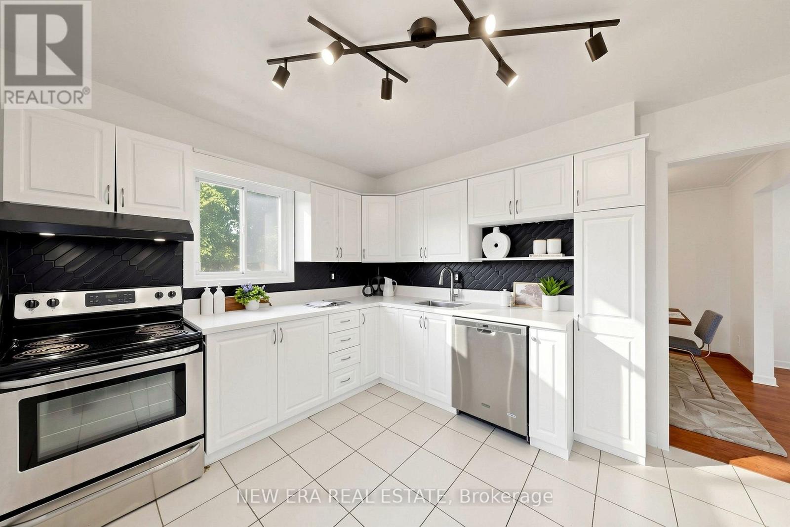 246 GRANDRAVINE DRIVE - Image 13