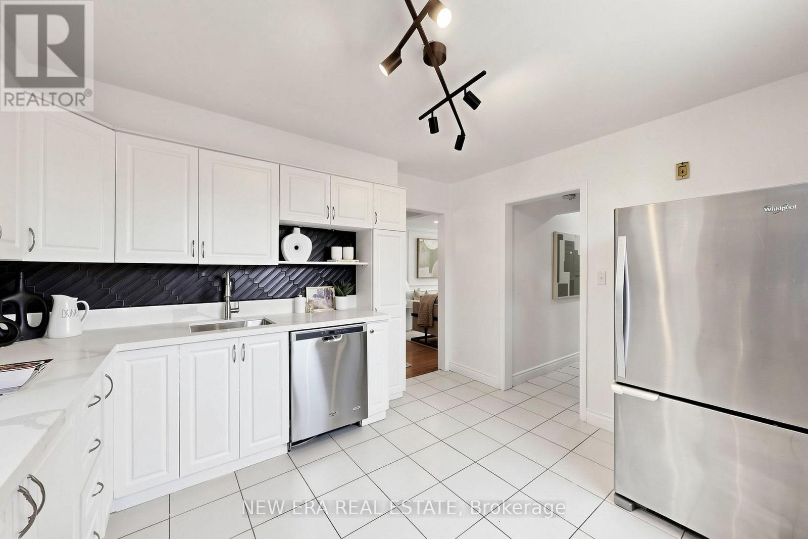 246 GRANDRAVINE DRIVE - Image 14