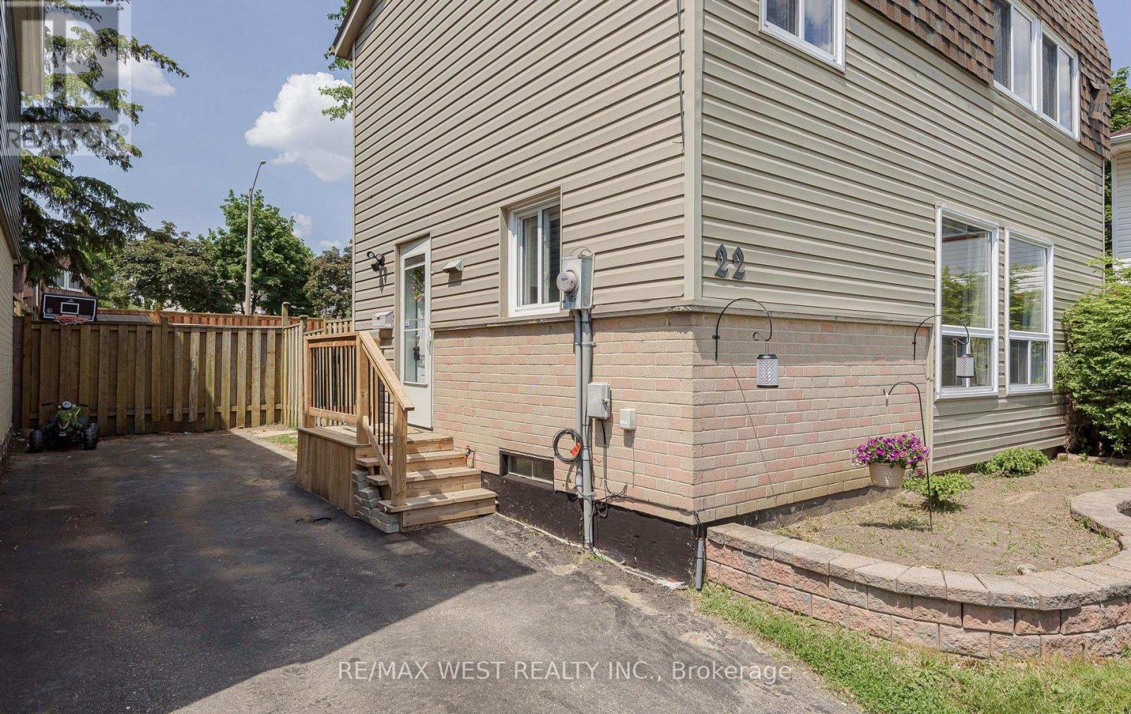 22 JOSEPHINE COURT - 3