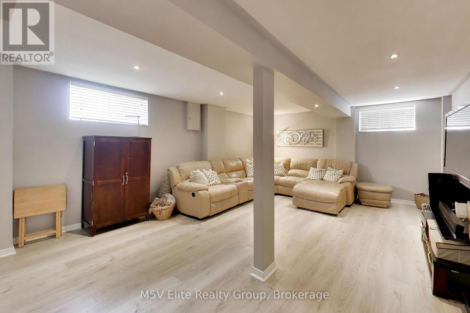 46 ROYAL ORCHARD DRIVE - 11