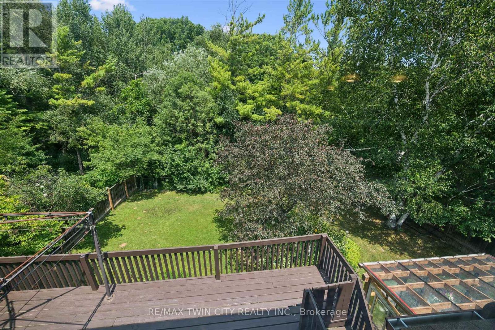 8 PERIN PLACE - 25